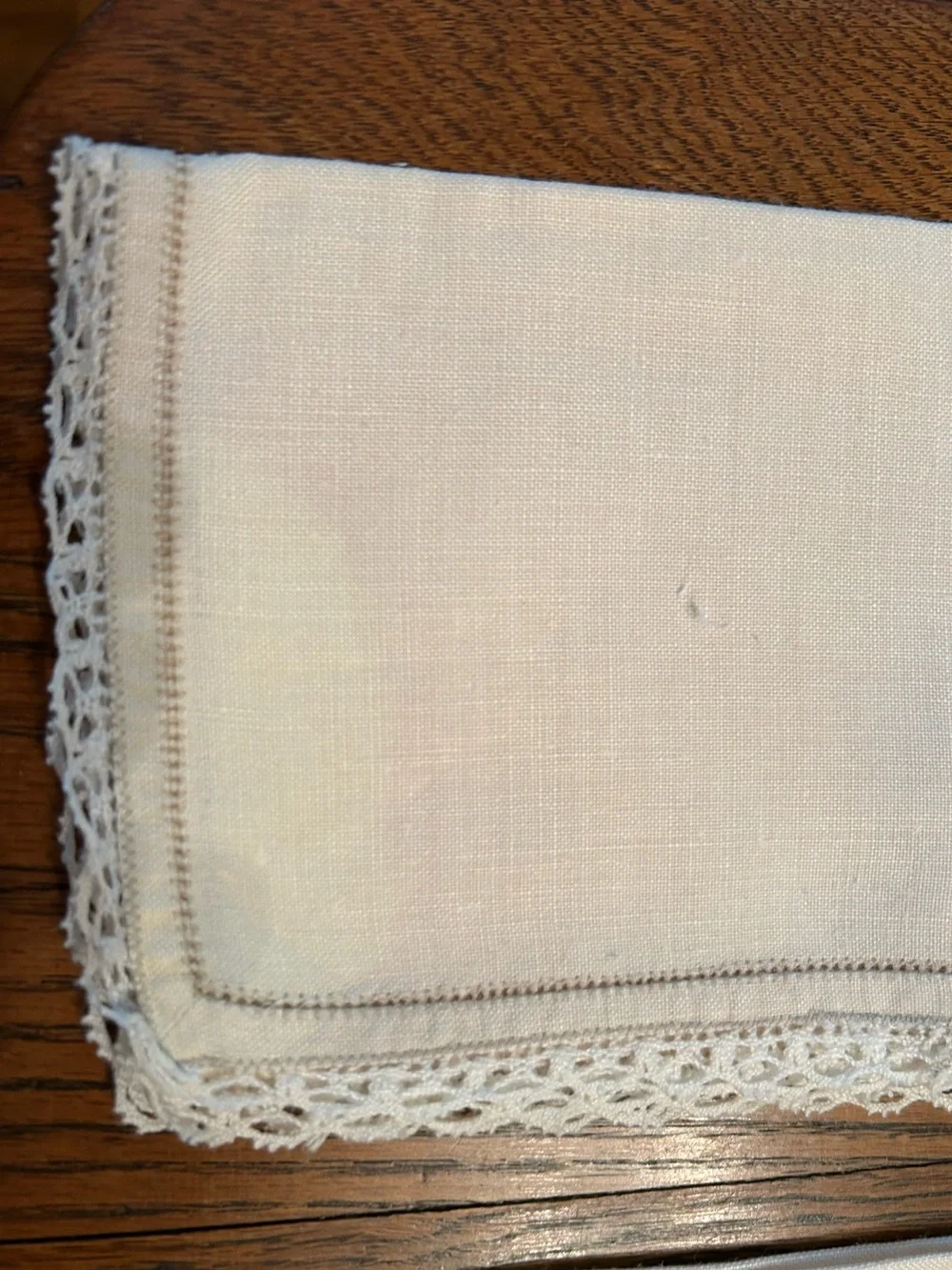 Set /6 Cream Lace-Edged Fine Linen Napkins, 11” square- never used, blemish free